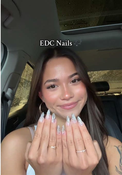 Nina (@ninagessler) - Urlebird