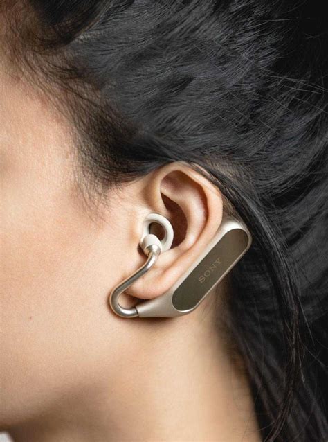 MWC 2018. Sony выпустила наушники Xperia Ear Duo