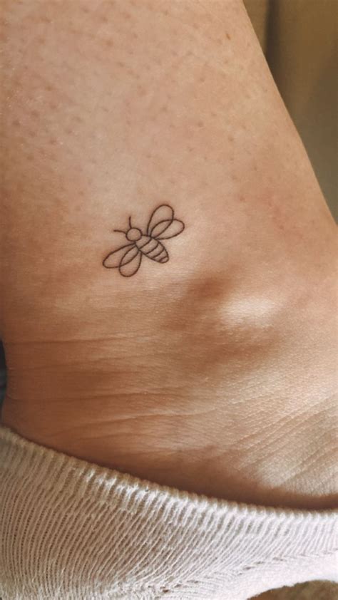 Fine line bee tattoo – Artofit