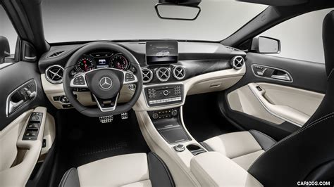 2018 Mercedes-Benz GLA 250 4MATIC AMG Line - Interior, Cockpit | Caricos