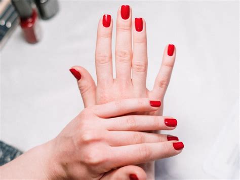 Unghie: gel o semipermanente? - Grazia.it