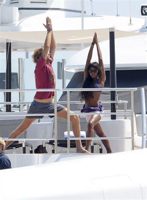 Naomi Campbell naked midriff during yoga sesson - The Mirror