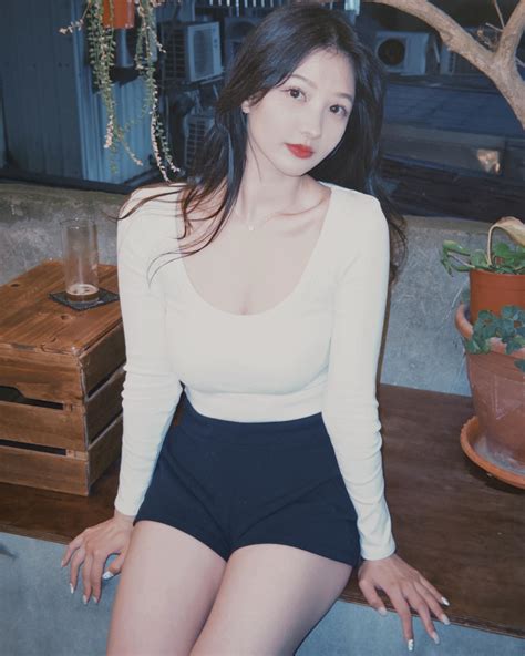 Lily Lee | 今年的東方文華主題是歡樂水獺 主要是希望救助瀕臨絕種的歐亞水獺🦦 除了超級可愛的聖誕樹以外 還可以訂購水獺起司蛋糕和餅乾