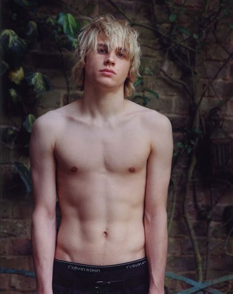Charlie Hunnam Shirtless | List of Almost Naked Charlie Hunnam Pictures