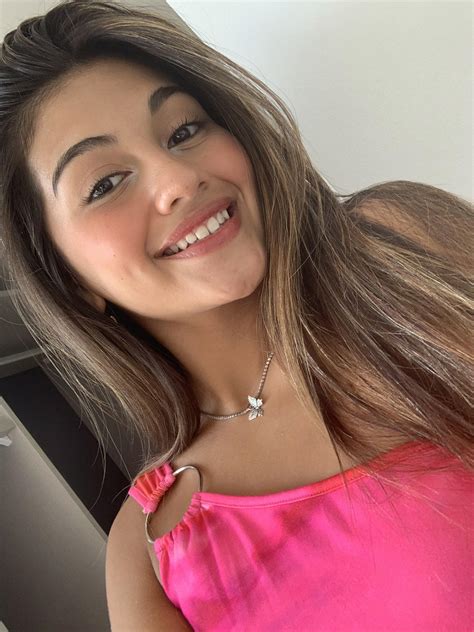 Khloe (u/temptingvogue) - Reddit