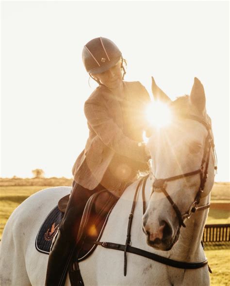 Horse Riding Lessons: Find the Right Trainer and Stable