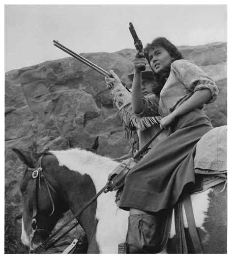 Femmes à revolver(s) ou à fusil(s)... - Page 76 - Western Movies
