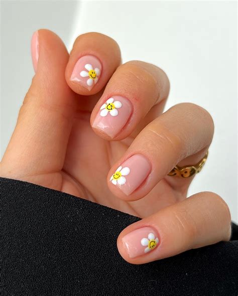 cutest short nail ideas   drexplains