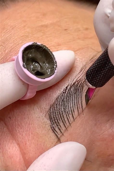 Micropigmentação De Sobrancelha Fio A Fio - Micropigmentação de Sobrancelha Fio a Fio - Gabriela Moura