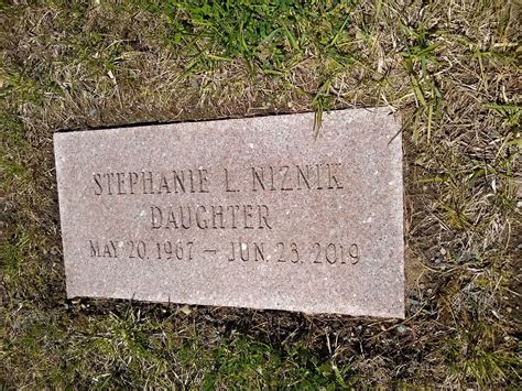 Stephanie Lynne Niznik (1967-2019) - Find a Grave Memorial