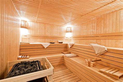 Traditional vs Infrared Saunas: Which One Is Right for Your Custom Home?
