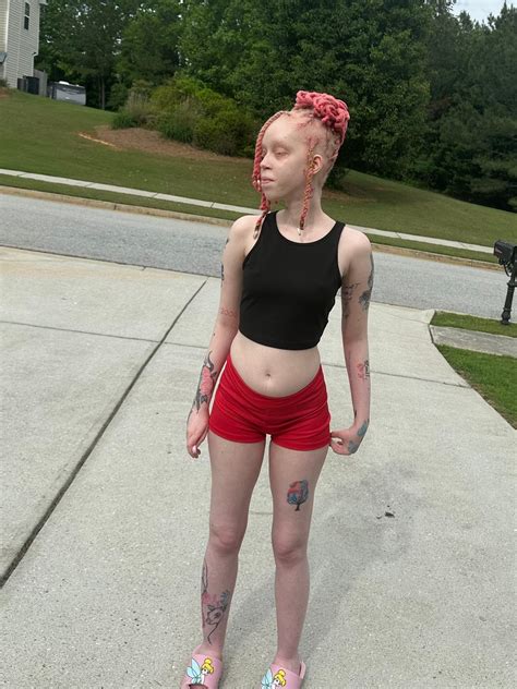 Shayy Dee - Shayy Dee added a new photo.