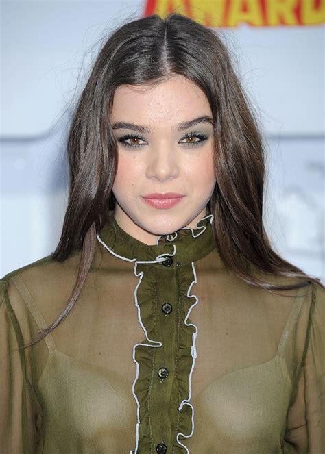 Hailee Steinfeld nude – 117 Photos and Uncensored Nude Scenes from