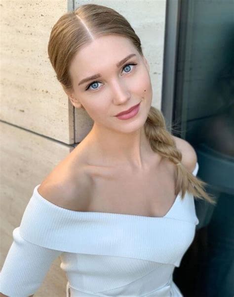 Top 35 Most Beautiful Russian Women(Pics) in World