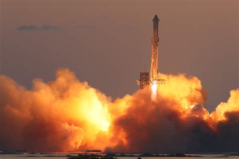 hundreds  launches spacexs rocket catch