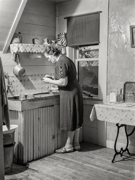 Shorpy Historic Picture Archive :: Farm Wife: 1941 high-resolution