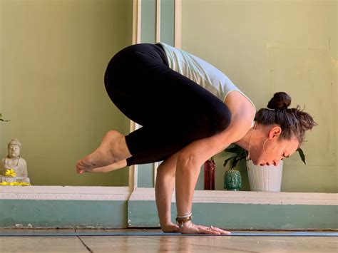 8 Yoga Poses to Strengthen Your Core — LOUISE BARTLETT