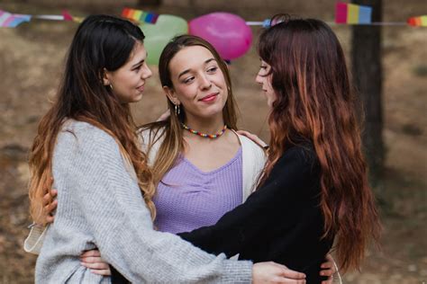 Dating a Couple vs Being in a Triad — Discovering Polyamory