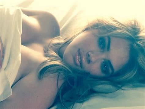 Kate Upton Bathroom Selfie With Bf