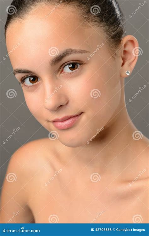 Plan Rapproché Nu De Beauté De Peau D'épaules D'adolescente Photo stock ...