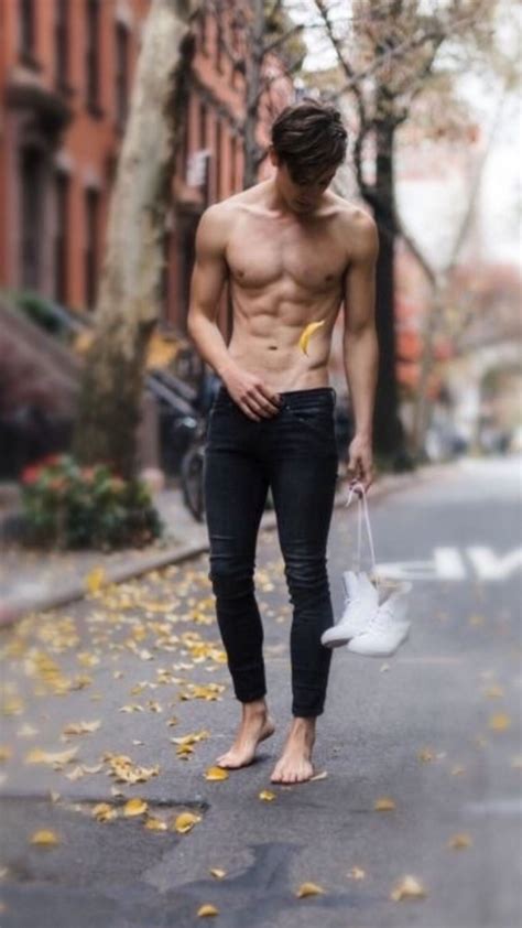 JAJAJA... tu todo lleno de amor y fondat 💚💜 Barefoot Men, Abs Boys, The