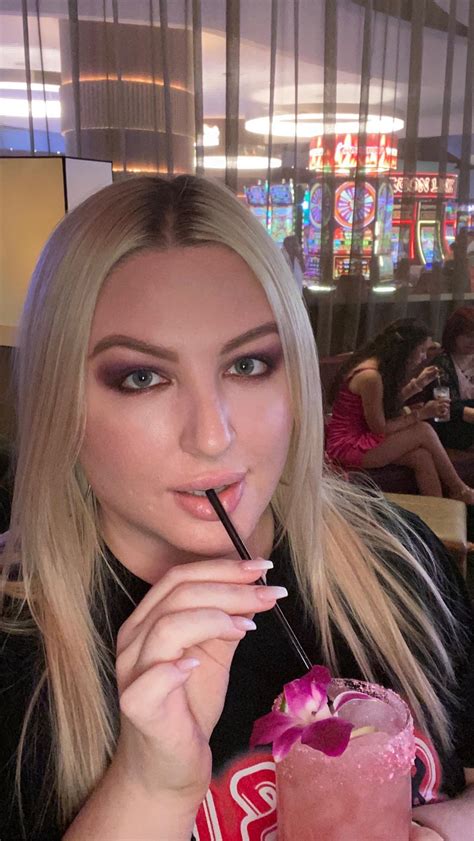 Michele Monroe | #lasvegas #fremontstreet #dtlv #vegas | Instagram