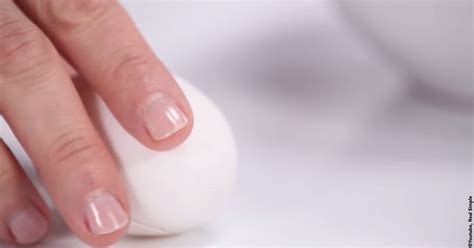 Here's How to Crack an Egg Perfectly Every Time