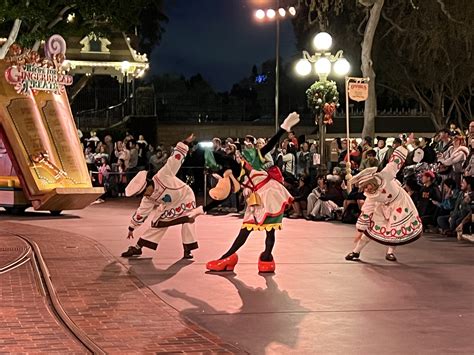 The Christmas Fantasy Parade Has FINALLY Returned to Disneyland