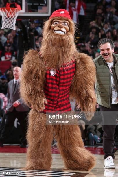 Portland Trail Blazers Mascot Photos and Premium High Res Pictures ...