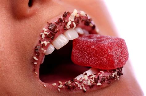 apakah lip scrub berbahaya  digunakan ketahui potensi bahayanya