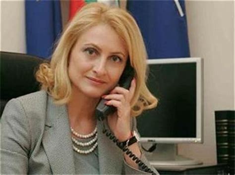 Цвета Маркова: Комбинацията "смяна на ЕГН и фамилия" води до изцяло ...