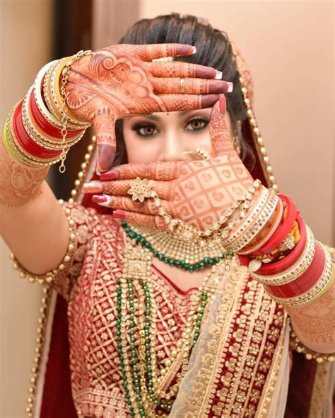 dulhan poses wedding  mehadi pose bride bride mehdi pose