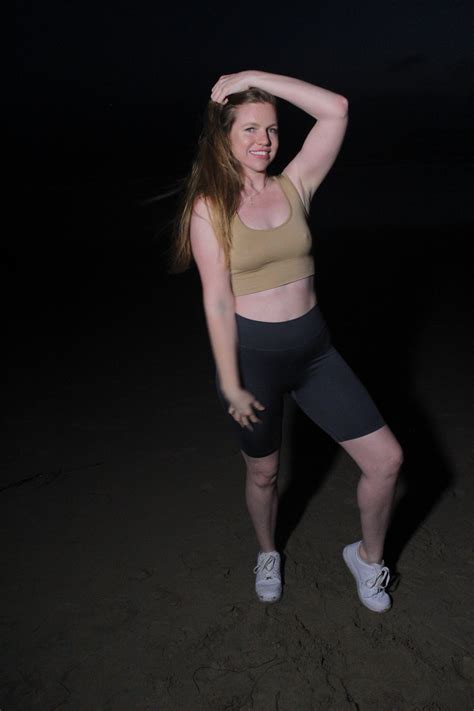 Lauren Ashley - Beach in Los Angeles 11/26/2020 • CelebMafia