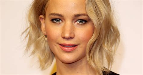 Short Hairstyles To Help Hide Jowls? / Hairstyles To Soften The Face ...