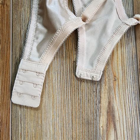 Wacoal Feather Embroidery Underwire Bra Womens 32C Beige Nude 85121 | eBay