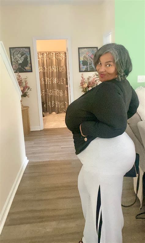 DezVixen - DezVixen added a new photo.