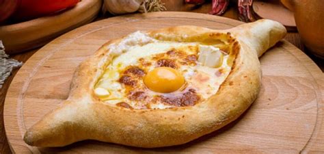 Хачапури с сыром: как приготовить блюдо из творожного теста, рецепт ...