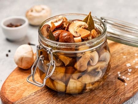 Мариновани гъби печурки в бурканчета с оцет, олио и чесън (зимнина)