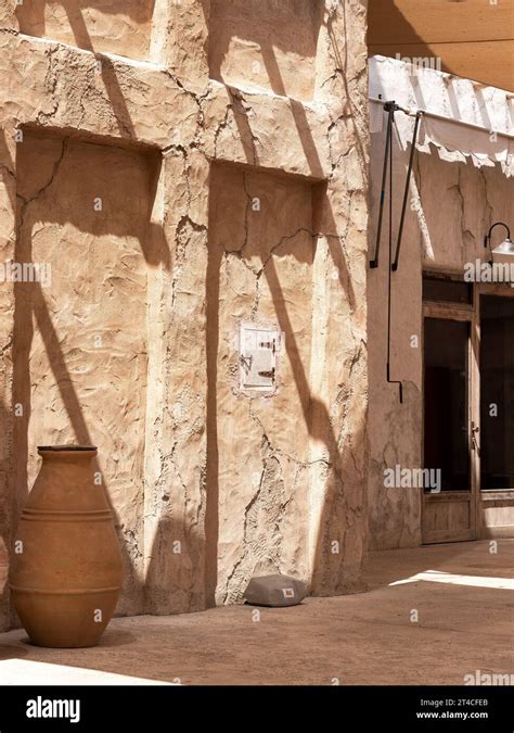Dubai Old Town, the Souk, showing old walls and pots Stock Photo - Alamy