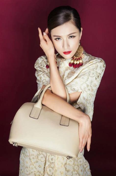 Mengqi - QUEST Artists & Models