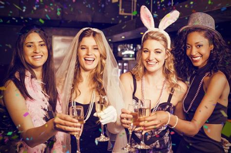 10 Tips for Throwing a Wild Bachelorette Party | UpGifs.com
