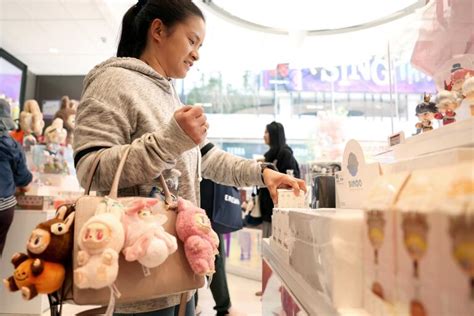 Overnight lines and mall fights: Labubu mania comes to America - Los ...