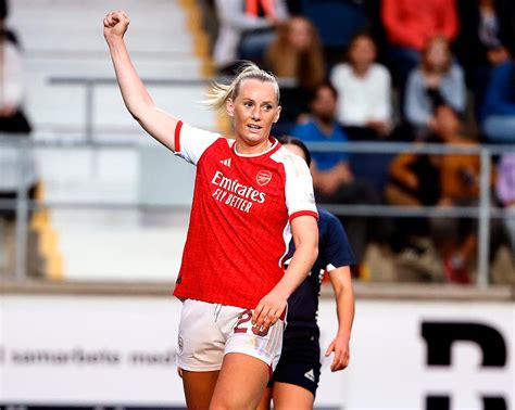 Stina Blackstenius förlänger kontraktet med Arsenal