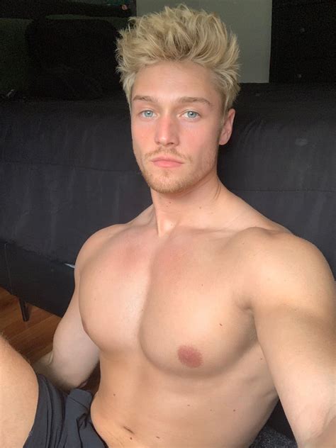 Owen DeValk on Twitter: "Proof I have legs https://t.co/fVHR0YUAx5