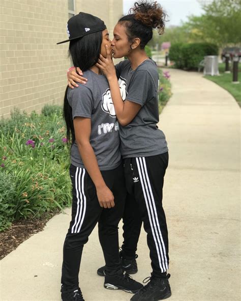Don’t worry who sees | Cute lesbian couples, Girlfriend goals, Lesbian