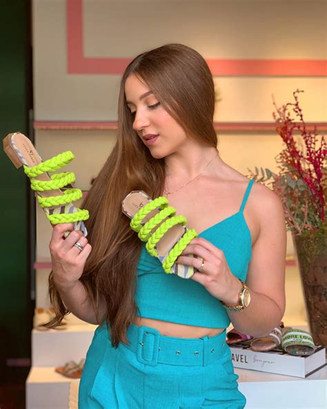 Laís Dias | Agora eu tenho uma sandália com meu nome! Melhor dizendo