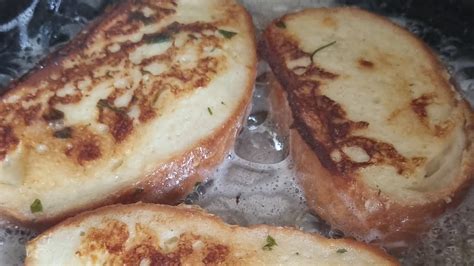 Жаренный хлеб с яйцом-на сковородке ! завтрак за 5 минут ! Fried bread ...
