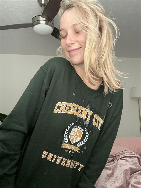 Cuddly morning sex led to some cum on my clothes 😇 : r/cumonclothes