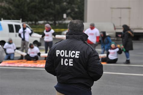 ICE Officer Convicted of Accepting Bribes and Sex for Immigration Documents