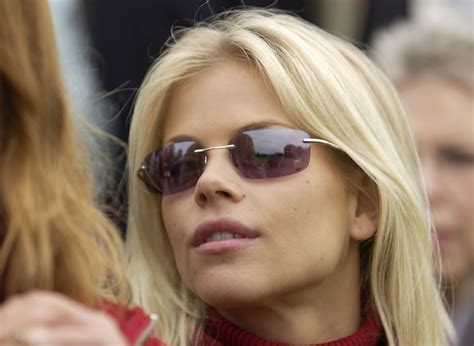 Elin tillbaka i lyxhuset